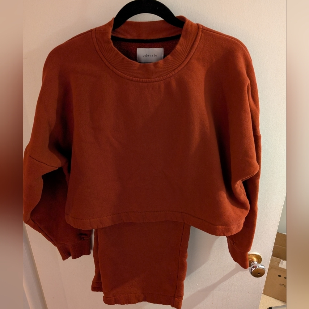 Odeyalo Sweatshirt and Pant set 🇨🇦🇨🇦 - Picture 2 of 5